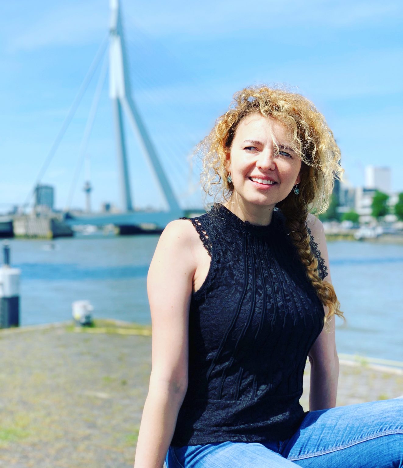 Diana Boeziek, blogger, Rotterdam background